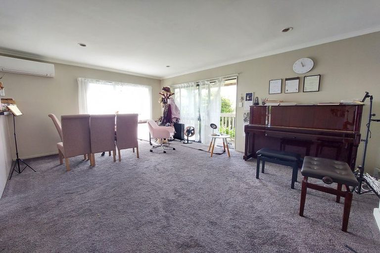 Photo of property in 28 Marcel Place, Glenfield, Auckland, 0629