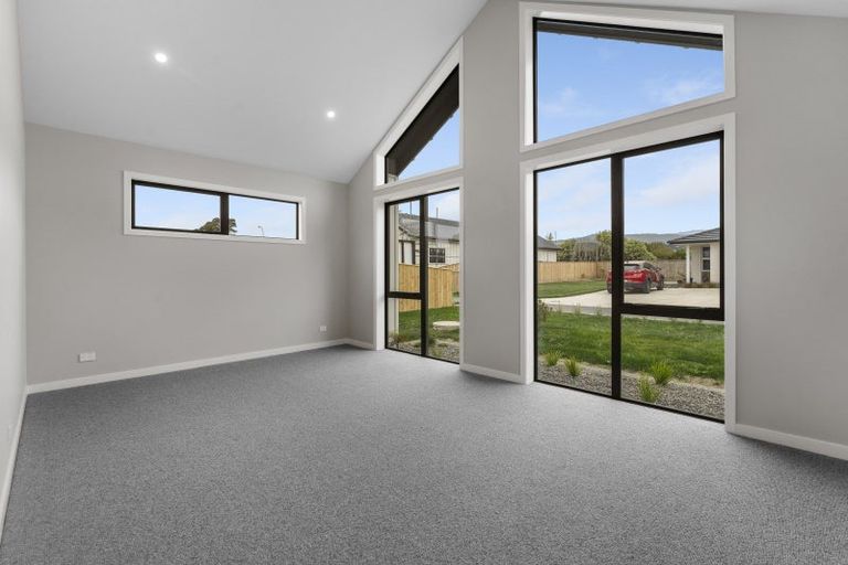 Photo of property in 10 Te Puke Te Ao Way, Otaki, 5512
