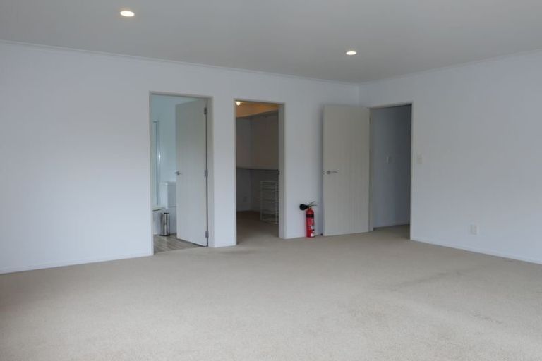 Photo of property in 17 Charlotte Way, Raumati South, Paraparaumu, 5032