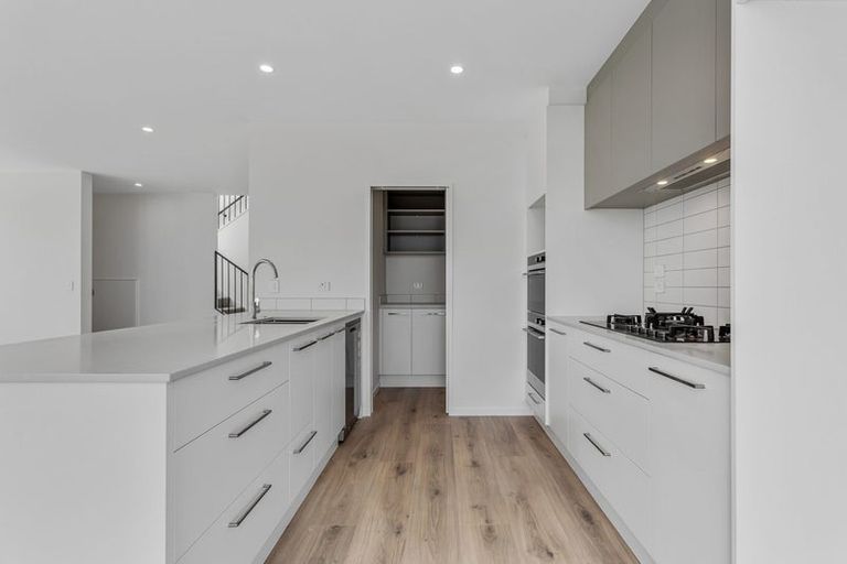 Photo of property in 24 Port Way, Rosehill, 2113