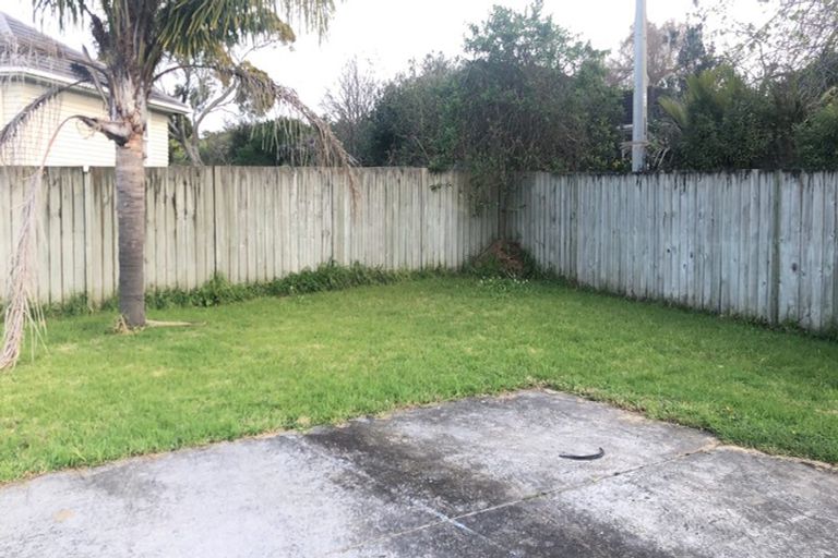 Photo of property in 24 Chippendale Crescent, Birkdale, Auckland, 0626