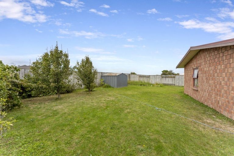 Photo of property in 52 Geneva Terrace, Kelvin Grove, Palmerston North, 4414