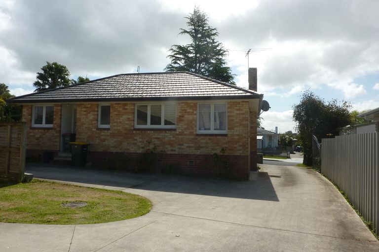 Photo of property in 12 Barrie Avenue, Papatoetoe, Auckland, 2025