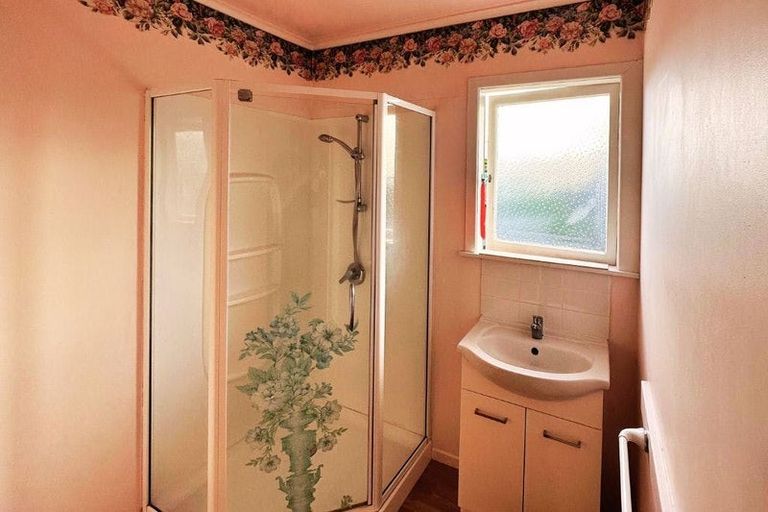 Photo of property in 19 View Road, Glenfield, Auckland, 0627