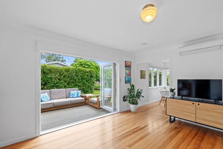 Photo of property in 86 Taikata Road, Te Atatu Peninsula, Auckland, 0610