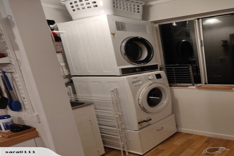 Photo of property in 17a Kingsbridge Place, Newlands, Wellington, 6037