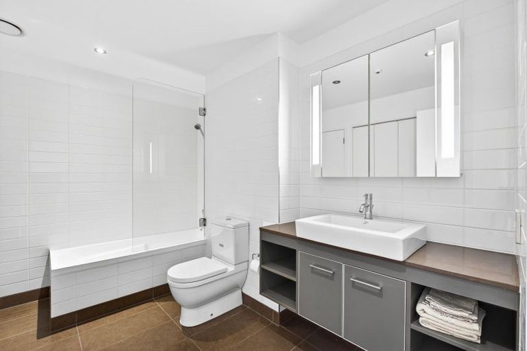 Photo of property in 407/7 Humber Street, Pandora, Napier, 4110