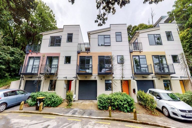 Photo of property in 13 San Sebastian Road, Kelburn, Wellington, 6012