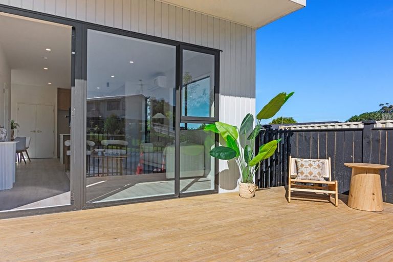 Photo of property in 11 Glenfinn Place, Massey, Auckland, 0614