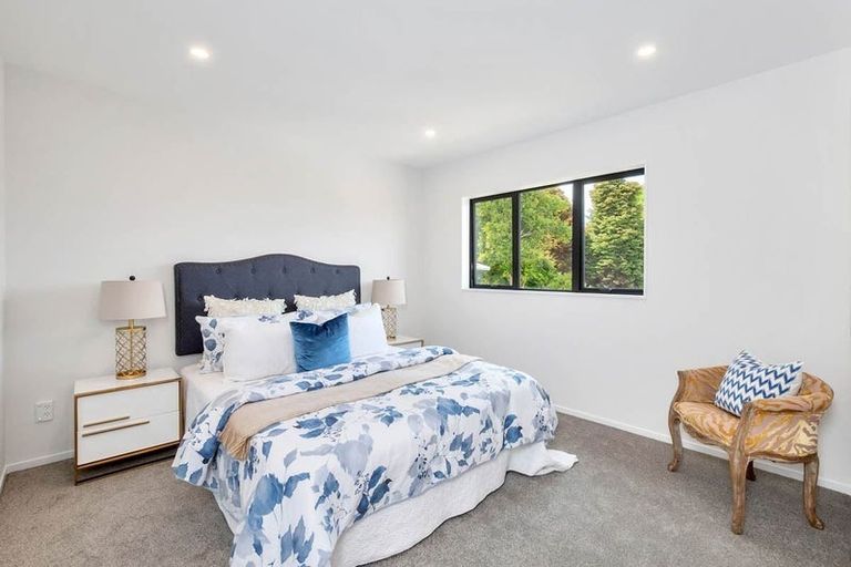 Photo of property in 23a Cottam Grove, Northcross, Auckland, 0632