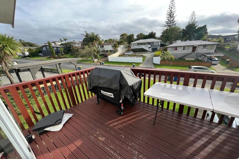 Photo of property in 16 Temuri Place, Glendene, Auckland, 0602