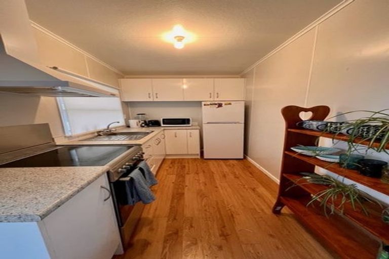 Photo of property in 118 Lyall Parade, Lyall Bay, Wellington, 6022