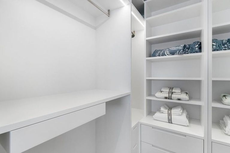 Photo of property in Seaview Apartments, 13/64 Milford Road, Milford, Auckland, 0620