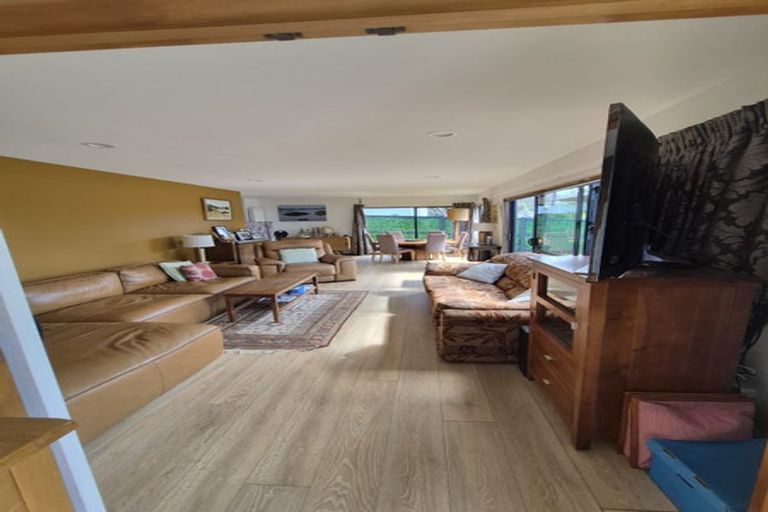 Photo of property in 1/14 Beresford Street, Bayswater, Auckland, 0622