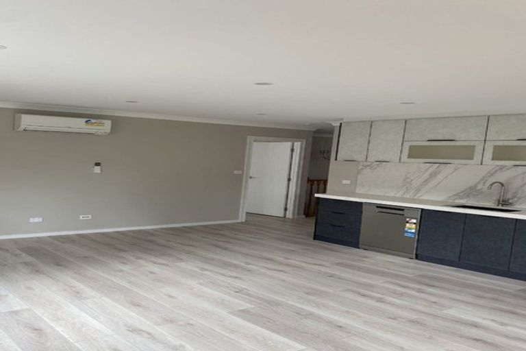 Photo of property in 39b Valley Road, Glenfield, Auckland, 0629