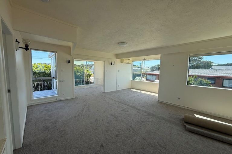 Photo of property in 141 Centreway Road, Orewa, 0931