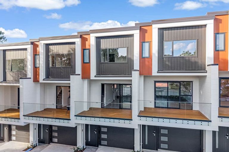 Photo of property in 252 Pakuranga Road, Pakuranga Heights, Auckland, 2010