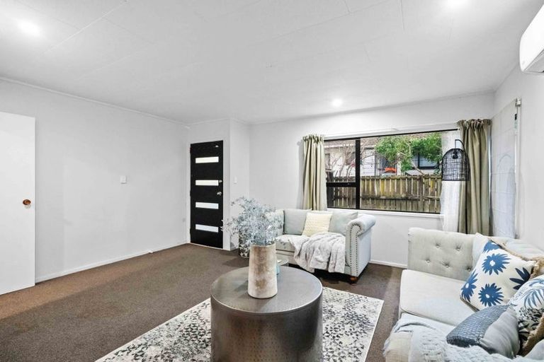 Photo of property in 2/17 Anglers Way, Wattle Downs, Auckland, 2102