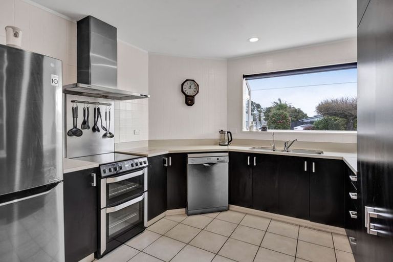 Photo of property in 54 Karina Road, Merrilands, New Plymouth, 4312