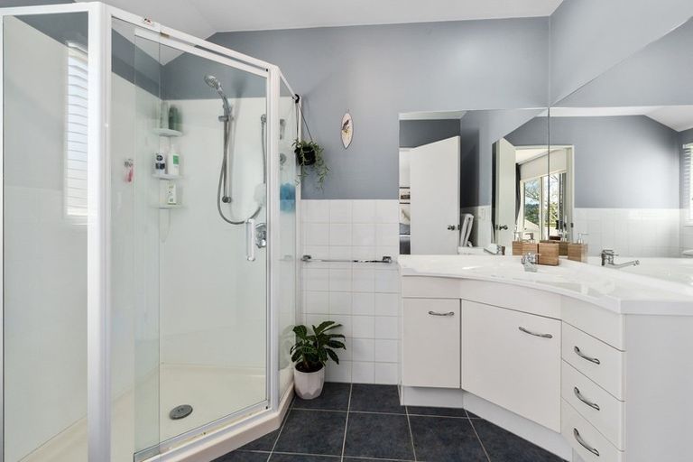 Photo of property in 6 Stephanie Close, Glenfield, Auckland, 0629