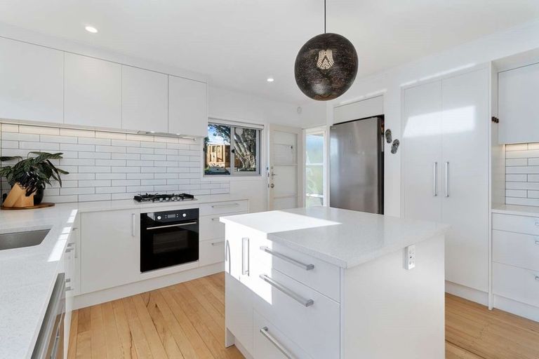 Photo of property in 265 Great North Road, Henderson, Auckland, 0612