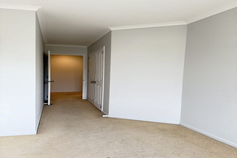 Photo of property in 38 Maypark Crescent, Flat Bush, Auckland, 2016