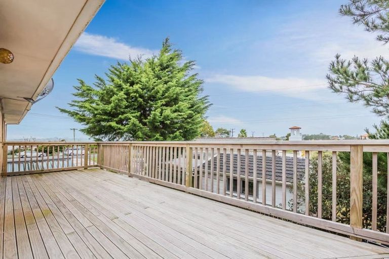 Photo of property in 111 Royal Road, Massey, Auckland, 0614