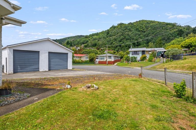 Photo of property in 14 Wairau Road, Picton, 7220