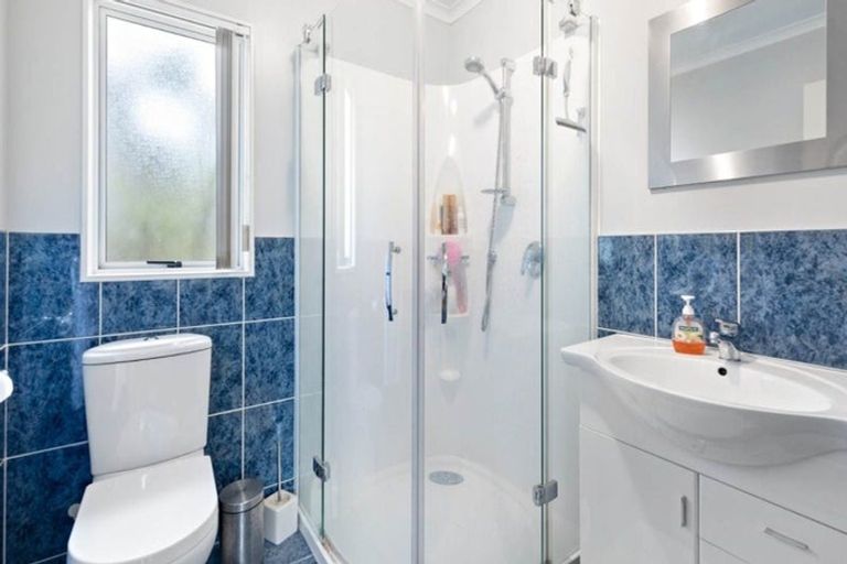 Photo of property in 30 Lyndhurst Road, Te Atatu South, Auckland, 0610