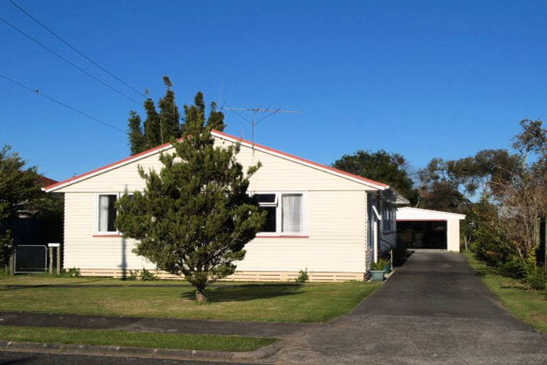 Photo of property in 4 Mcburney Place, Mangere East, Auckland, 2024
