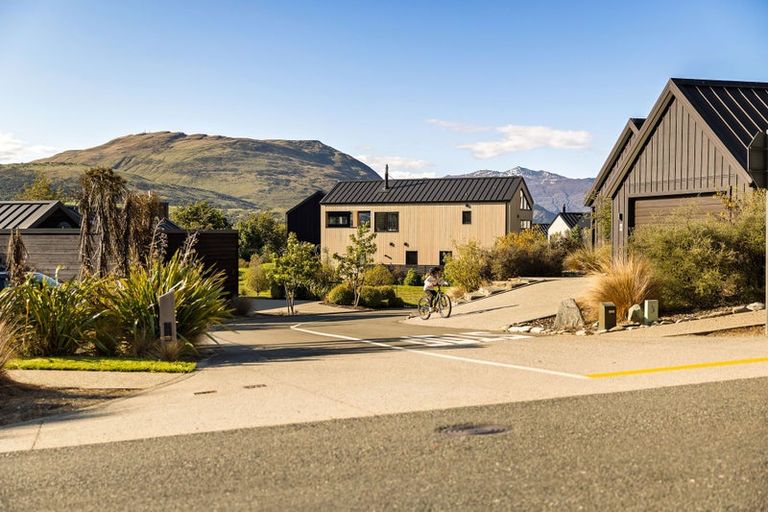 Photo of property in 38 Mcadam Drive, Jacks Point, Queenstown, 9371