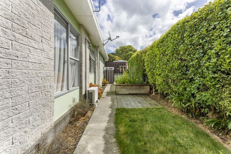 Photo of property in 7a Lincoln Grove, Wainuiomata, Lower Hutt, 5014