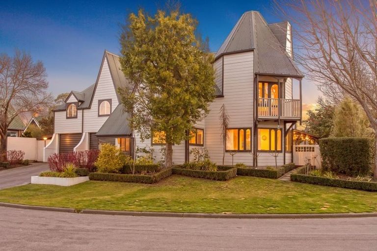 Photo of property in 11 Stormont Place, Avonhead, Christchurch, 8042