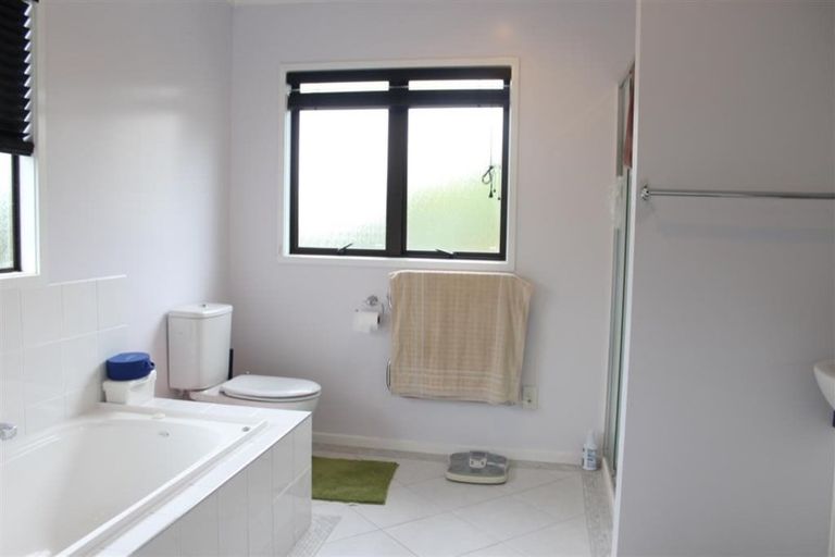 Photo of property in 7 Penwood Close, East Tamaki Heights, Auckland, 2016