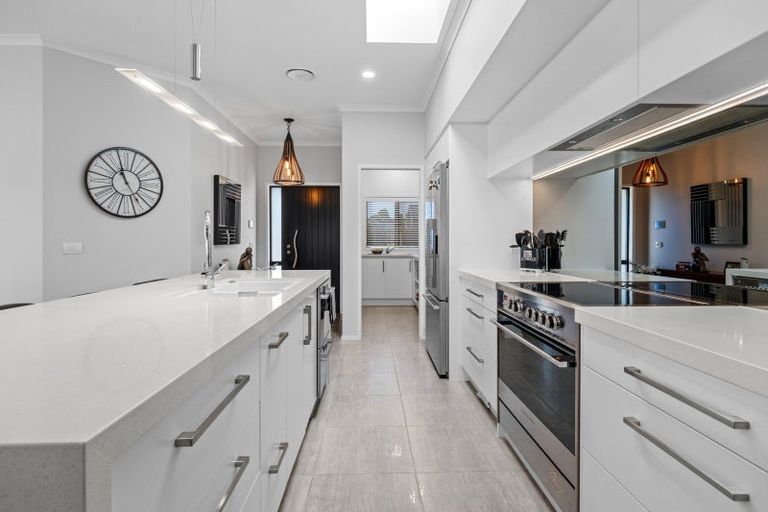 Photo of property in 19 Kotare Drive, Waiwhakaiho, New Plymouth, 4312