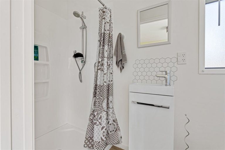Photo of property in 8 Yorke Road, Haruru, 0204