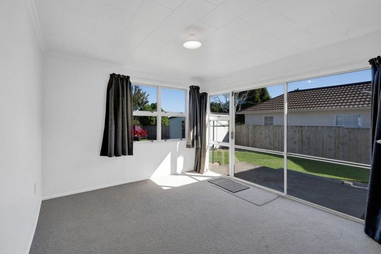 Photo of property in 90 Mangorei Road, Strandon, New Plymouth, 4312