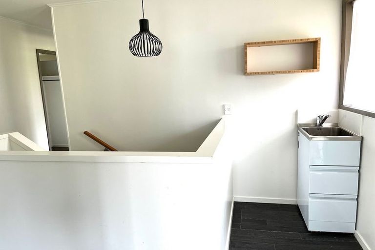 Photo of property in 32 Roick Parade, Glen Eden, Auckland, 0602