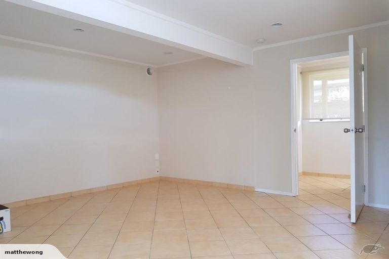 Photo of property in 2/28 Coroglen Avenue, Birkenhead, Auckland, 0626