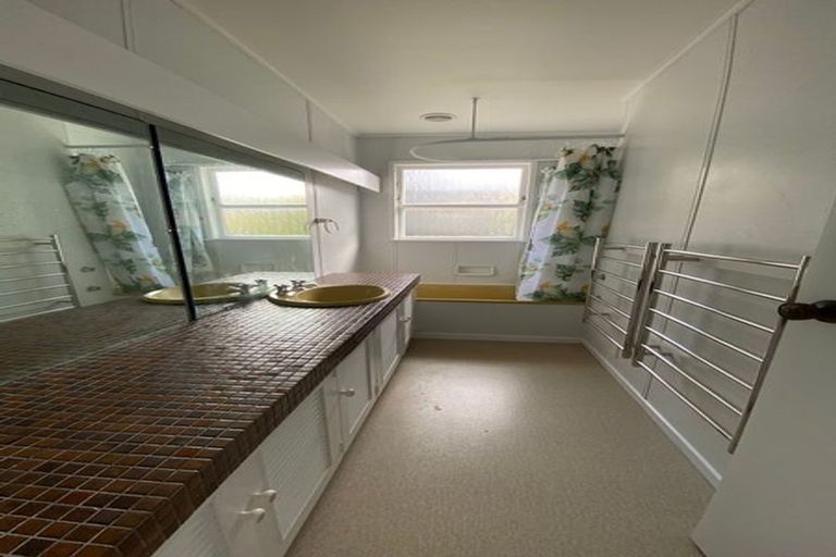 Photo of property in 1 Flint Way, Northland, Wellington, 6012