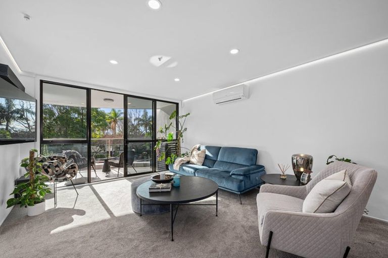 Photo of property in 1c/175 Hurstmere Road, Takapuna, Auckland, 0622