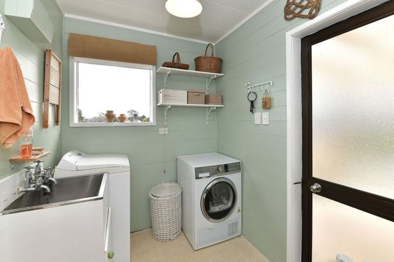 Photo of property in 20 Downer Street, Helensville, 0800