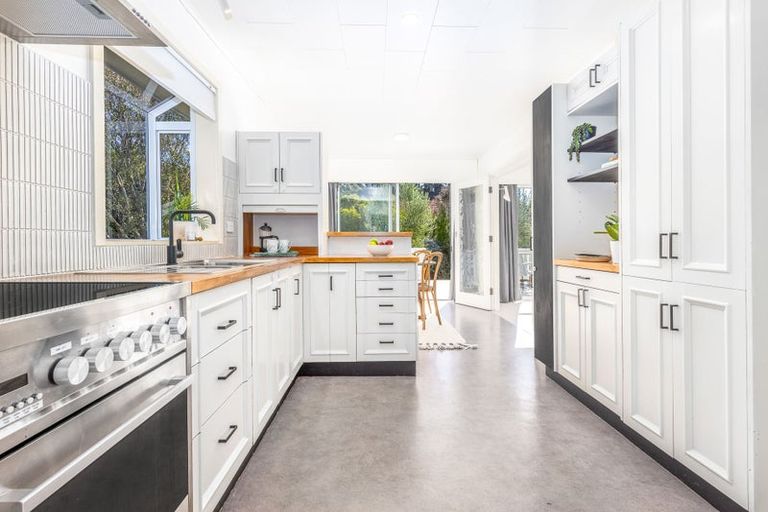 Photo of property in 22 Kaitawa Crescent, Paraparaumu, 5032