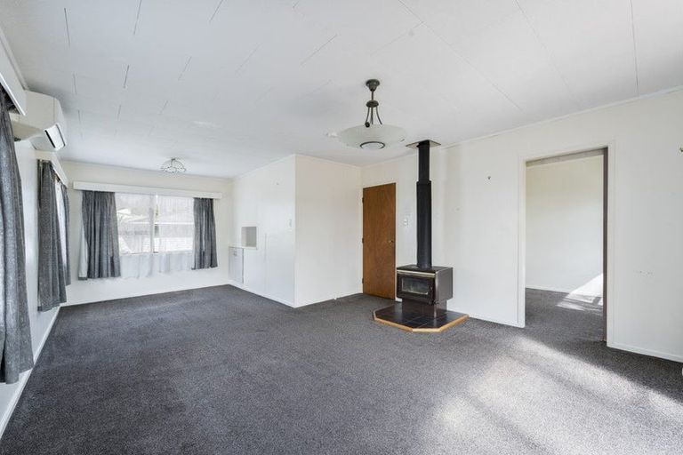 Photo of property in 1/19a Ribblesdale Road, Henderson, Auckland, 0612