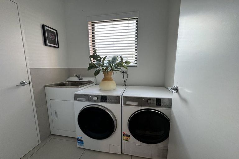 Photo of property in 34 Pepene Avenue, Takanini, 2112