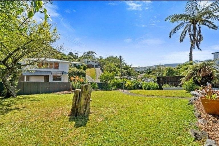 Photo of property in 38 Larsen Crescent, Tawa, Wellington, 5028