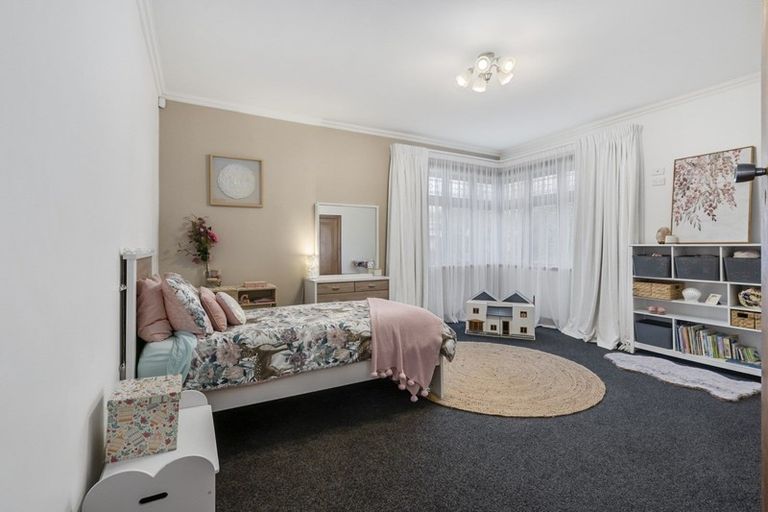 Photo of property in 20 Perrin Place, Kelvin Grove, Palmerston North, 4414