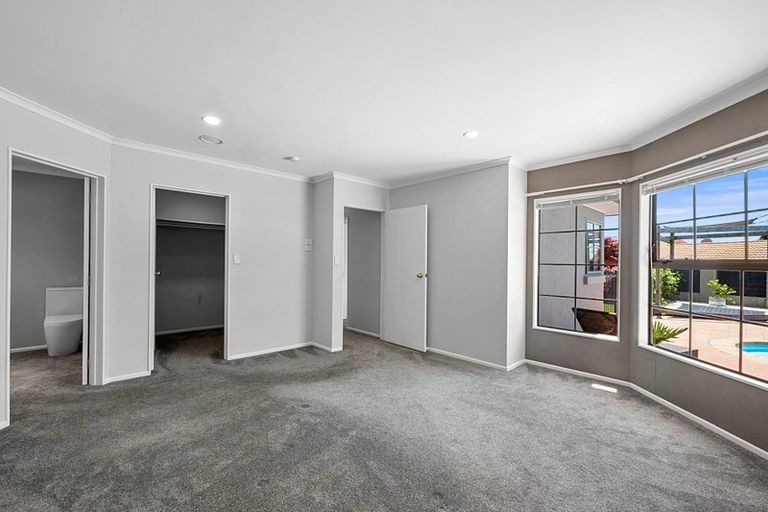 Photo of property in 11 Shelter Grove, Frankleigh Park, New Plymouth, 4310