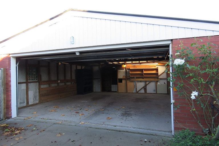 Photo of property in 9 Brookby Crescent, Avonhead, Christchurch, 8042