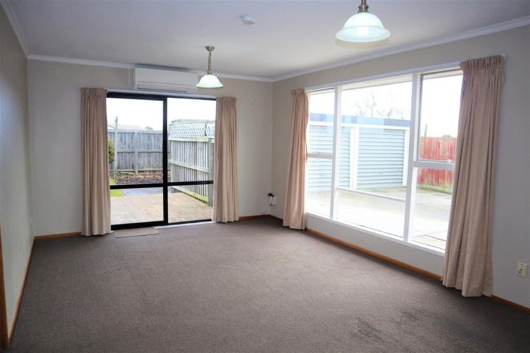 Photo of property in 2/31 Lamorna Road, Parklands, Christchurch, 8083